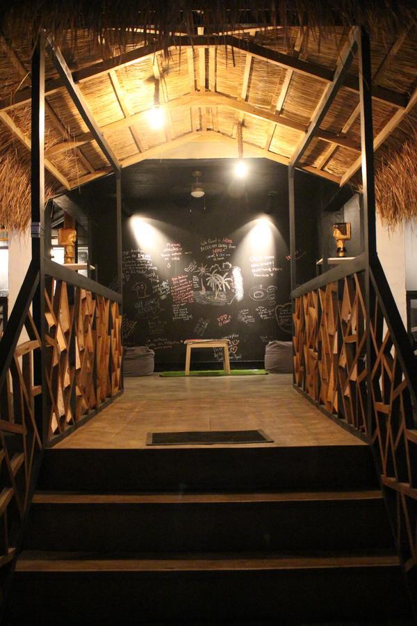 The Cavern Pod Hotel & Specialty Cafe Эль-Нидо Экстерьер фото
